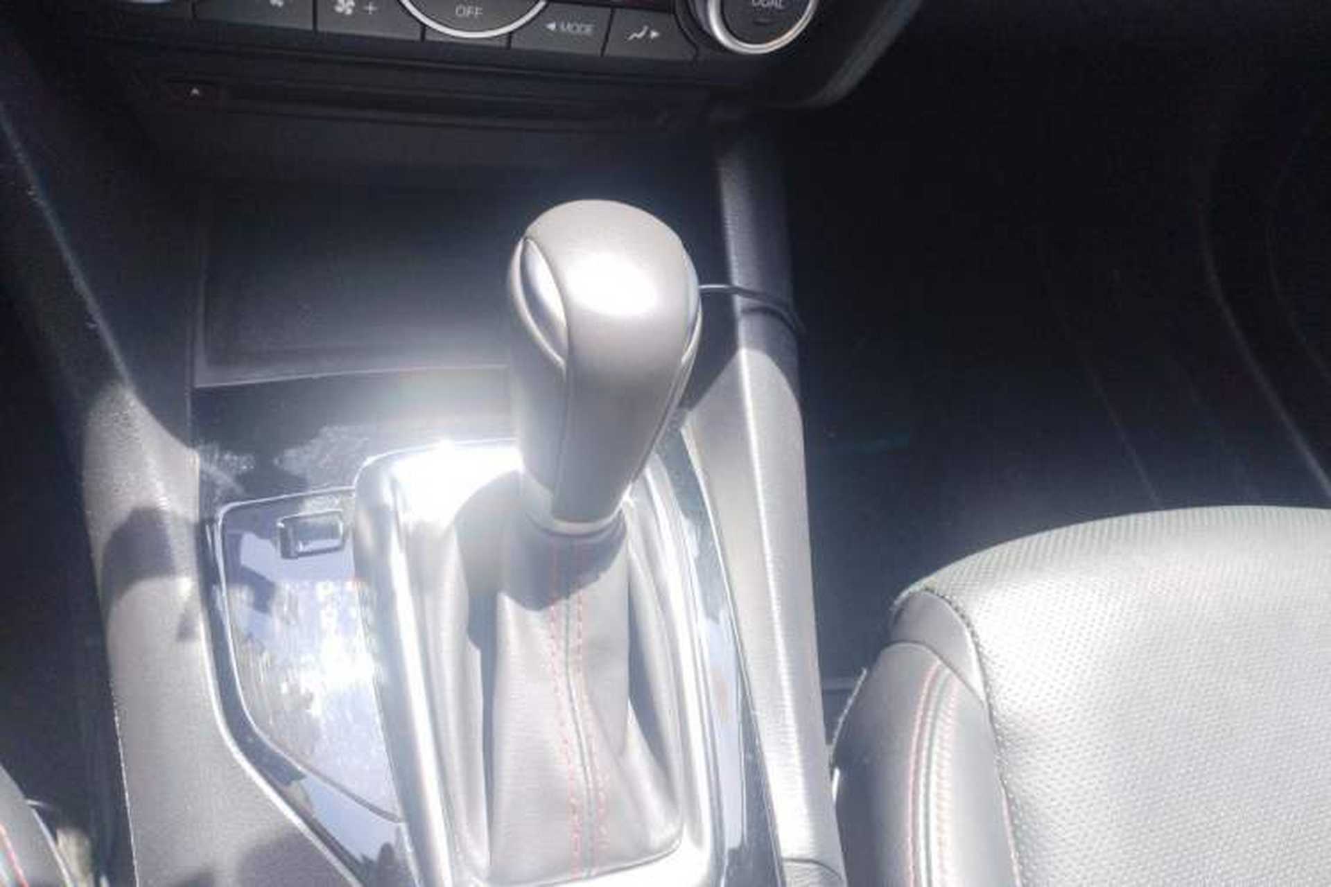 Used Mazda 3 Axela 2016 Sedan 2.0L Automatic Flagship Model Gear Lever