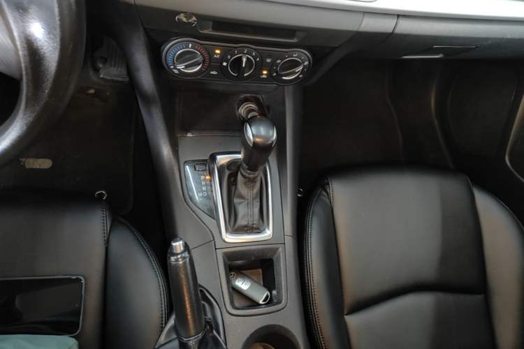 Used Mazda 3 Axela 2016 Hatchback 1.5L Automatic Comfort Model Gear Lever