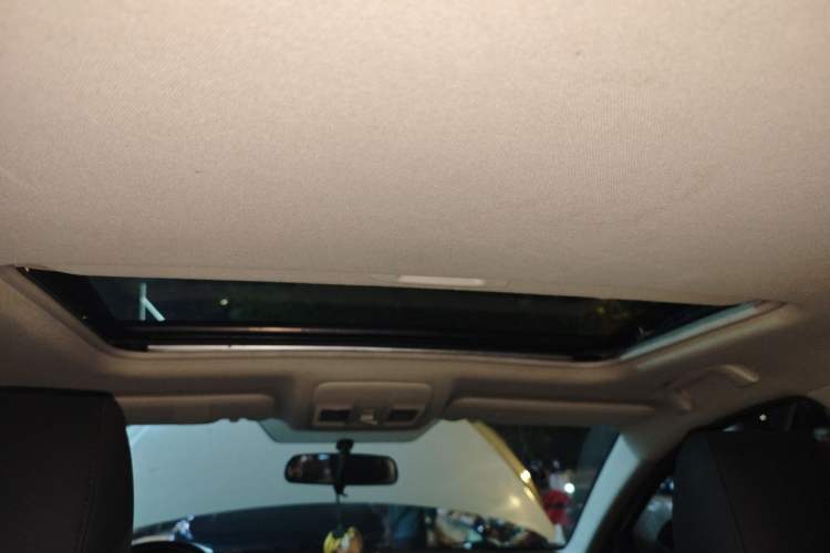 Used Mazda 3 Axela 2016 Sedan 1.5L Automatic Luxury Model Headliner