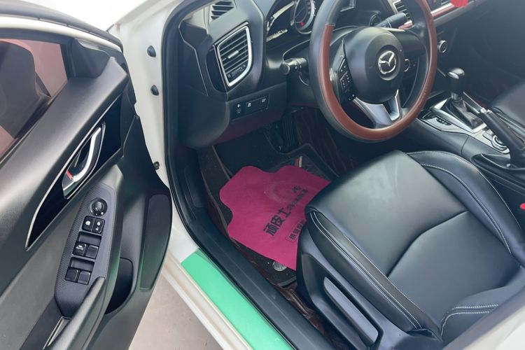 Used Mazda 3 Axela 2016 Sedan 1.5L Automatic Luxury Model Interior 1