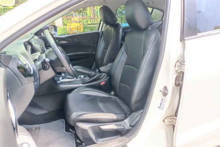 Used Mazda 3 Axela 2016 Sedan 1.5L Automatic Luxury Model Interior 10