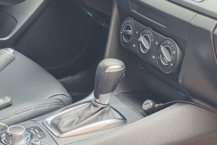 Used Mazda 3 Axela 2016 Sedan 1.5L Automatic Comfort Model Interior 10