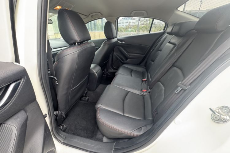 Used Mazda 3 Axela 2016 Sedan 1.5L Manual Comfort Model Interior 2