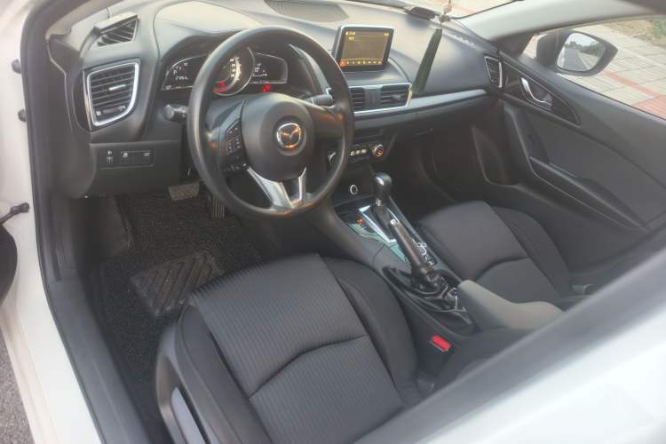 Used Mazda 3 Axela 2016 Sedan 1.5L Automatic Luxury Model Interior 2
