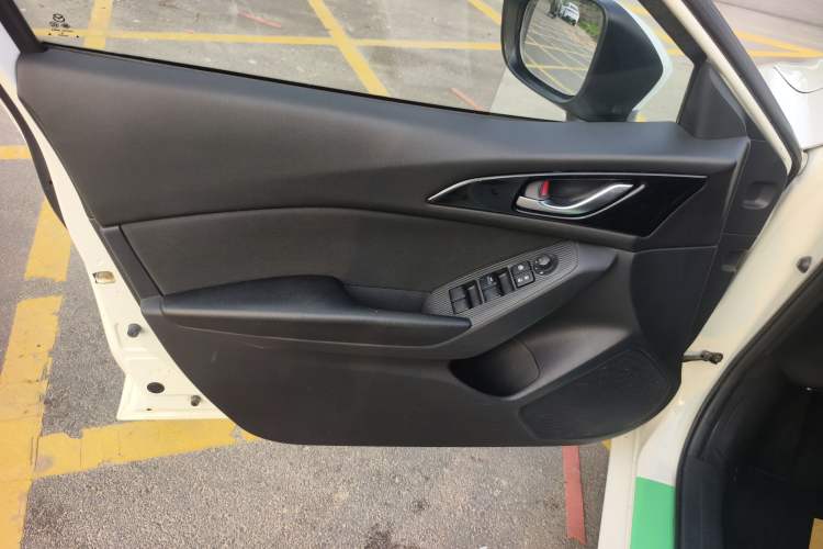 Used Mazda 3 Axela 2016 Sedan 1.5L Manual Comfort Model Interior 2