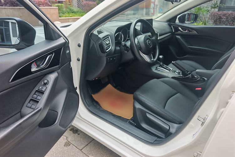 Used Mazda 3 Axela 2016 Sedan 1.5L Automatic Comfort Model Interior 2