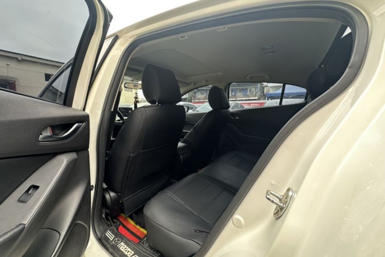 Used Mazda 3 Axela 2016 Sedan 1.5L Automatic Luxury Model Interior 3