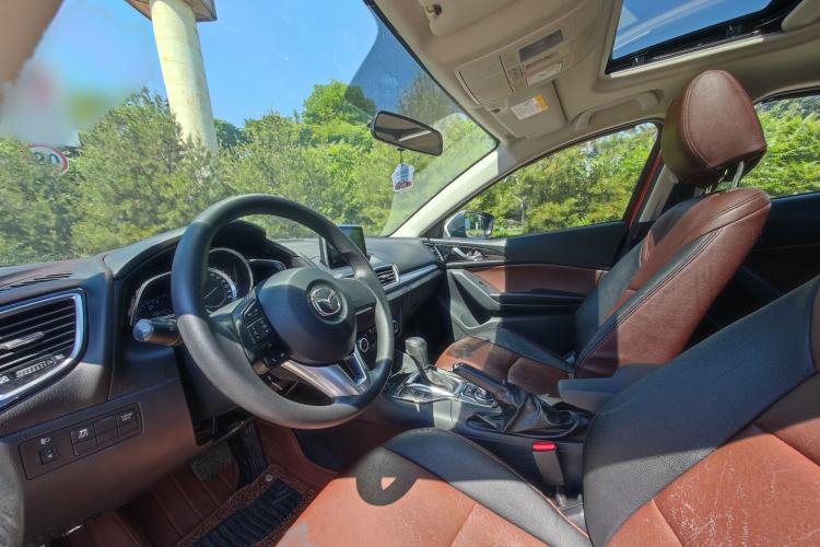 Used Mazda 3 Axela 2016 Sedan 1.5L Automatic Luxury Model Interior 3