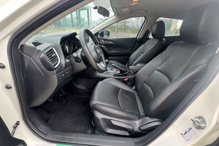 Used Mazda 3 Axela 2016 Sedan 1.5L Manual Comfort Model Interior 3