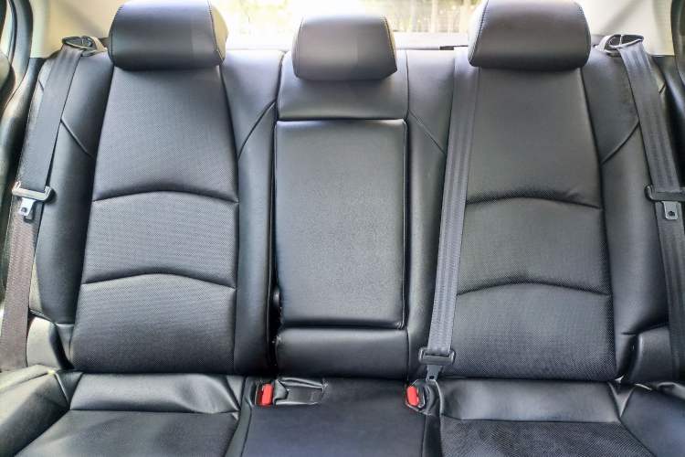 Used Mazda 3 Axela 2016 Sedan 1.5L Automatic Luxury Model Interior 4