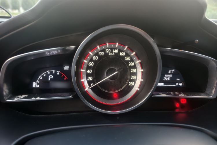 Used Mazda 3 Axela 2016 Sedan 1.5L Automatic Luxury Model Interior 5