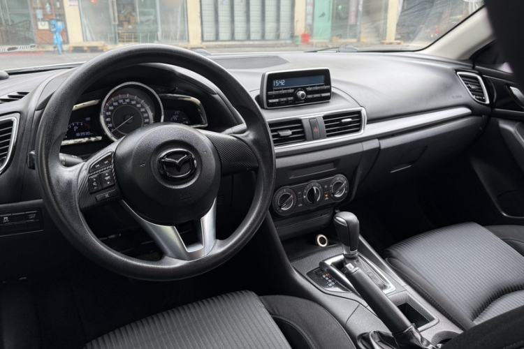 Used Mazda 3 Axela 2016 Sedan 1.5L Automatic Comfort Model Interior 5