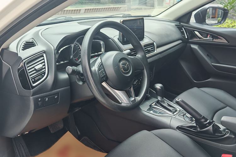 Used Mazda 3 Axela 2016 Sedan 1.5L Automatic Comfort Model Interior 5