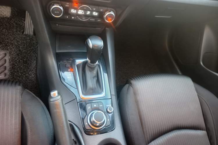 Used Mazda 3 Axela 2016 Sedan 1.5L Automatic Luxury Model Interior 7