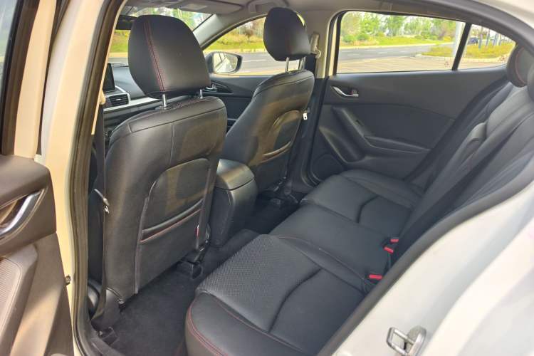 Used Mazda 3 Axela 2016 Sedan 1.5L Manual Comfort Model Interior 7