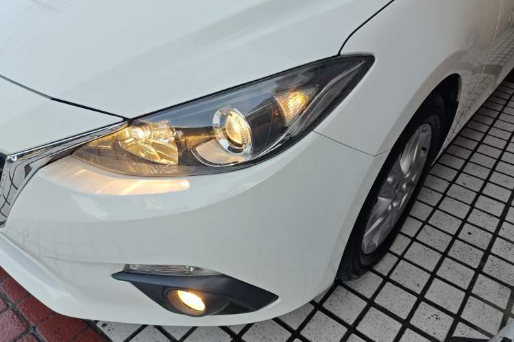 Used Mazda 3 Axela 2016 Sedan 1.5L Automatic Luxury Model Left Front Headlight