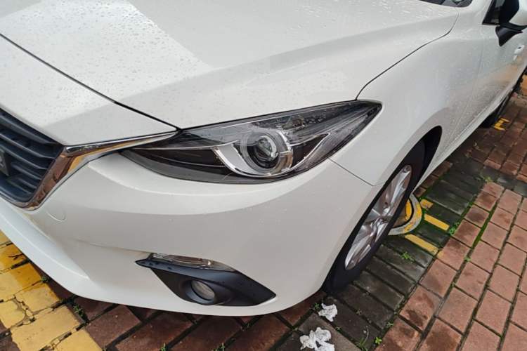 Used Mazda 3 Axela 2016 Sedan 1.5L Automatic Comfort Model Left Front Headlight