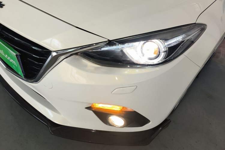 Used Mazda 3 Axela 2016 Hatchback 2.0L Automatic Flagship Model Left Front Headlight