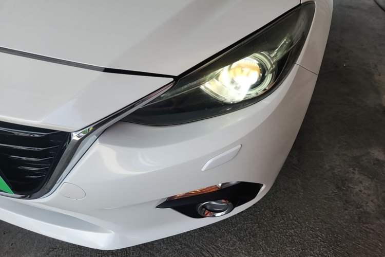 Used Mazda 3 Axela 2016 Sedan 2.0L Automatic Flagship Model Left Front Headlight