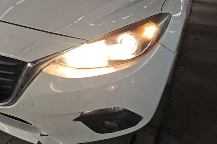 Used Mazda 3 Axela 2016 Sedan 1.5L Automatic Comfort Model Left Front Headlight