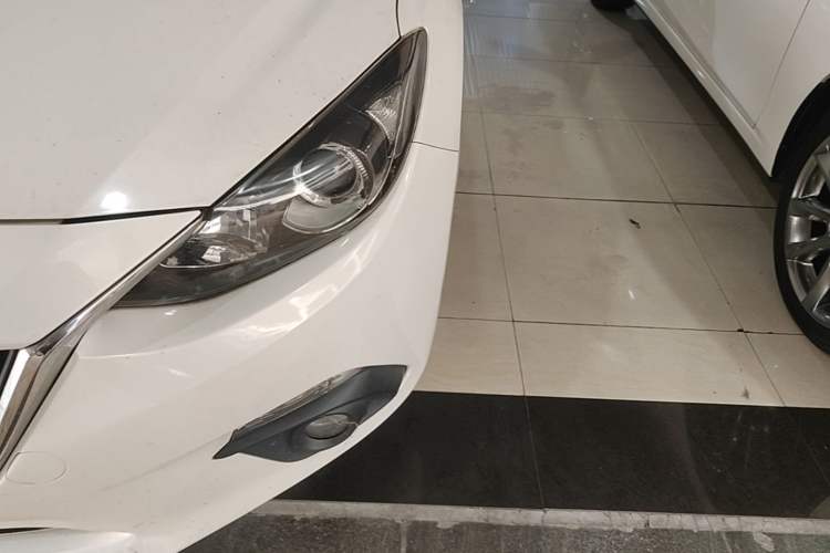 Used Mazda 3 Axela 2016 Hatchback 1.5L Automatic Comfort Model Left Front Headlight