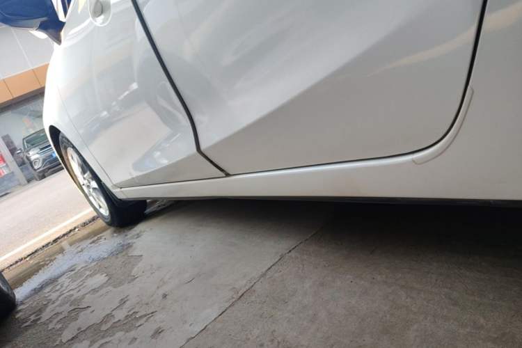 Used Mazda 3 Axela 2016 Sedan 1.5L Automatic Luxury Model Left Side Sill