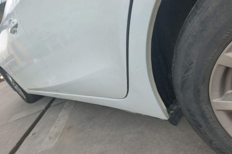 Used Mazda 3 Axela 2016 Sedan 1.5L Automatic Luxury Model Left Side Sill