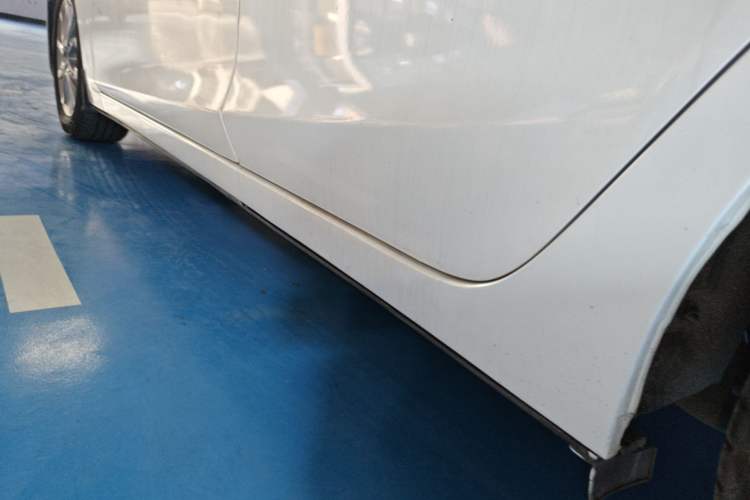 Used Mazda 3 Axela 2016 Sedan 1.5L Automatic Comfort Model Left Side Sill