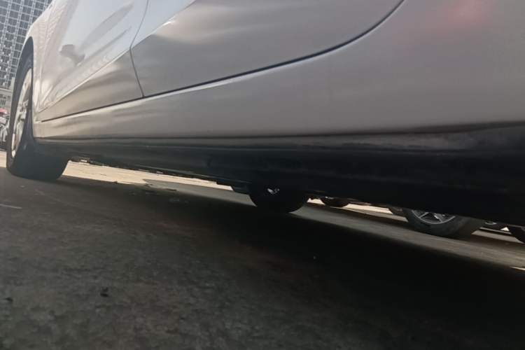 Used Mazda 3 Axela 2016 Sedan 1.5L Manual Comfort Model Left Side Sill
