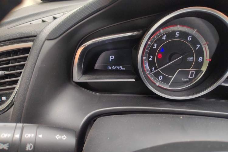 Used Mazda 3 Axela 2016 Sedan 2.0L Automatic Flagship Model Odometer Close Up