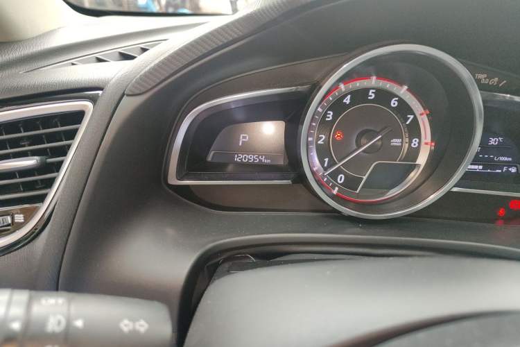 Used Mazda 3 Axela 2016 Sedan 2.0L Automatic Flagship Model Odometer Close Up