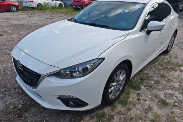 Mazda 3 Axela 2016 Sedan 1.5L Automatic Comfort Model usado