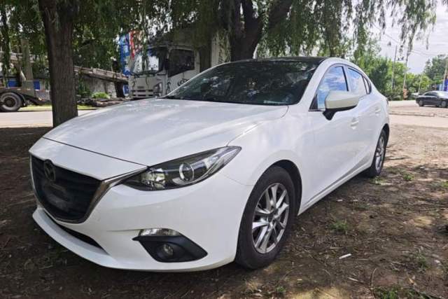 Used Mazda 3 Axela 2016 Sedan 1.5L Automatic Luxury Model
