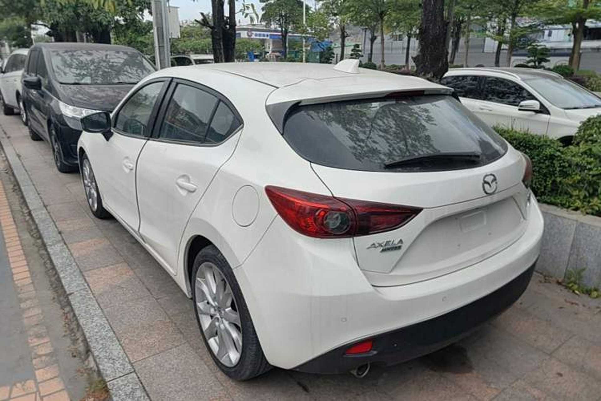 Used Mazda 3 Axela 2016 Hatchback 2.0L Automatic Sport Model Rear Left 45 Deg