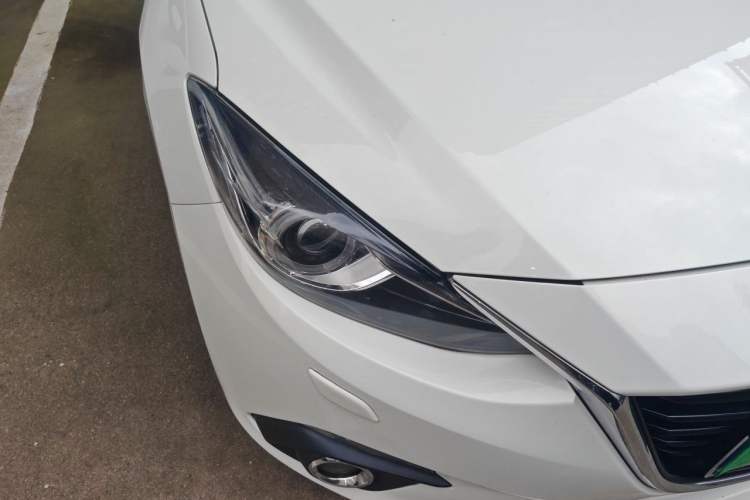 Used Mazda 3 Axela 2016 Sedan 2.0L Automatic Flagship Model Right Front Headlight