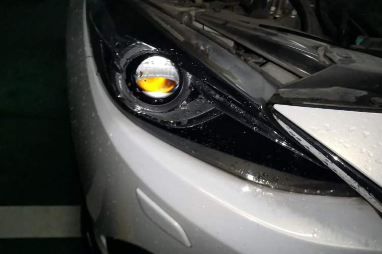 Used Mazda 3 Axela 2016 Hatchback 2.0L Automatic Flagship Model Right Front Headlight