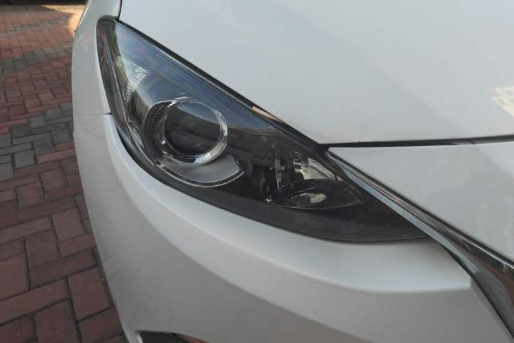 Used Mazda 3 Axela 2016 Hatchback 2.0L Automatic Sport Model Right Front Headlight