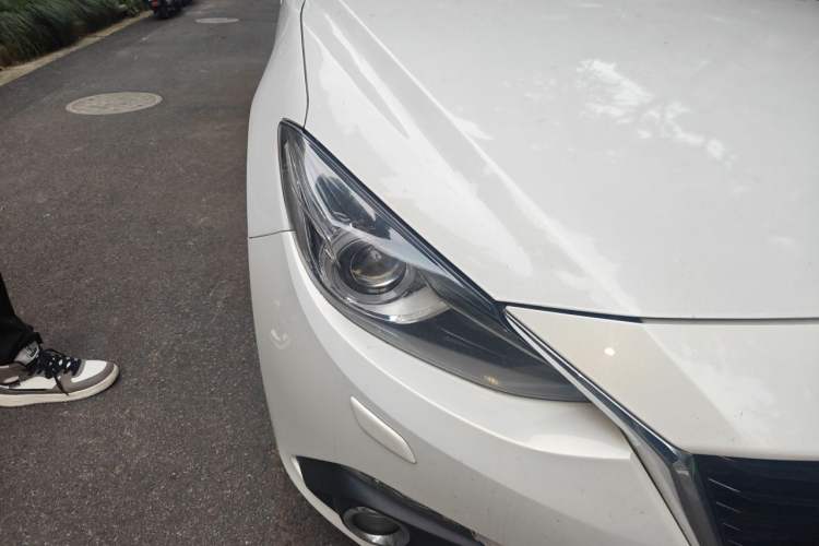Used Mazda 3 Axela 2016 Sedan 2.0L Automatic Flagship Model Right Front Headlight