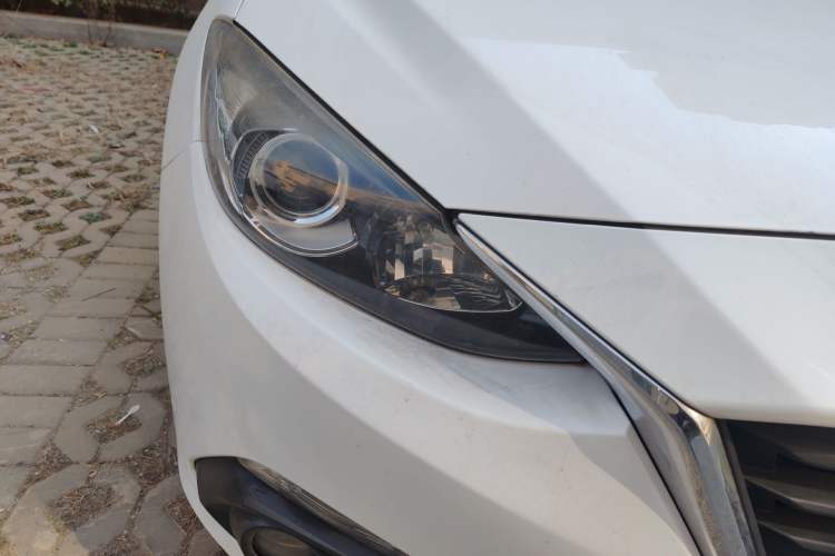 Used Mazda 3 Axela 2016 Hatchback 1.5L Automatic Comfort Model Right Front Headlight