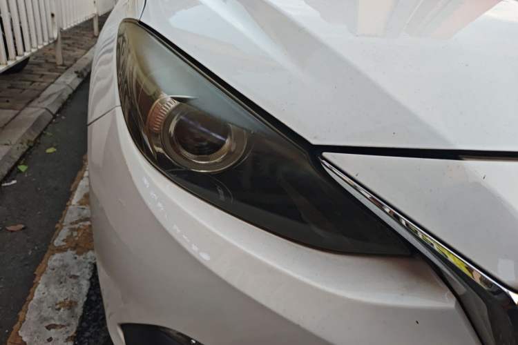 Used Mazda 3 Axela 2016 Hatchback 1.5L Automatic Comfort Model Right Front Headlight