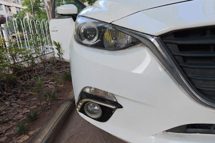 Used Mazda 3 Axela 2016 Sedan 1.5L Automatic Comfort Model Right Front Headlight