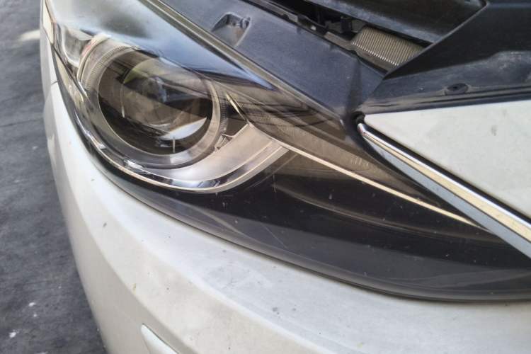 Used Mazda 3 Axela 2016 Sedan 2.0L Automatic Flagship Model Right Front Headlight
