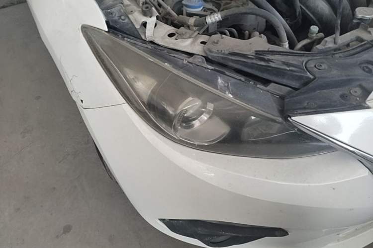 Used Mazda 3 Axela 2016 Hatchback 1.5L Manual Comfort Model Right Front Headlight