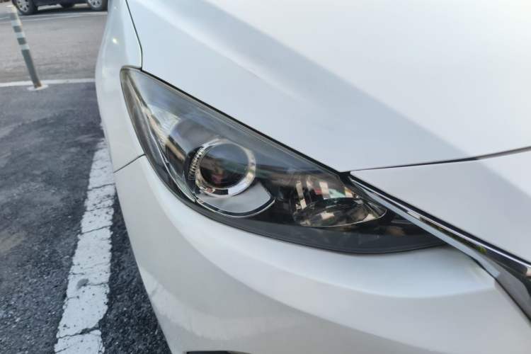 Used Mazda 3 Axela 2016 Sedan 2.0L Automatic Sport Model Right Front Headlight