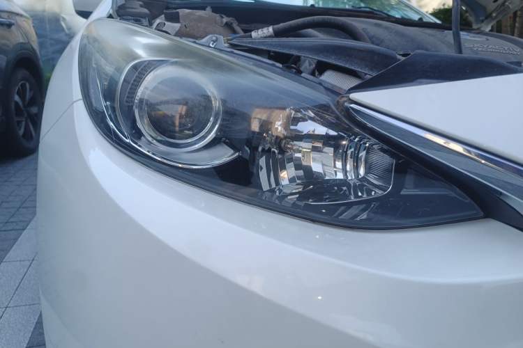 Used Mazda 3 Axela 2016 Hatchback 1.5L Automatic Luxury Model Right Front Headlight
