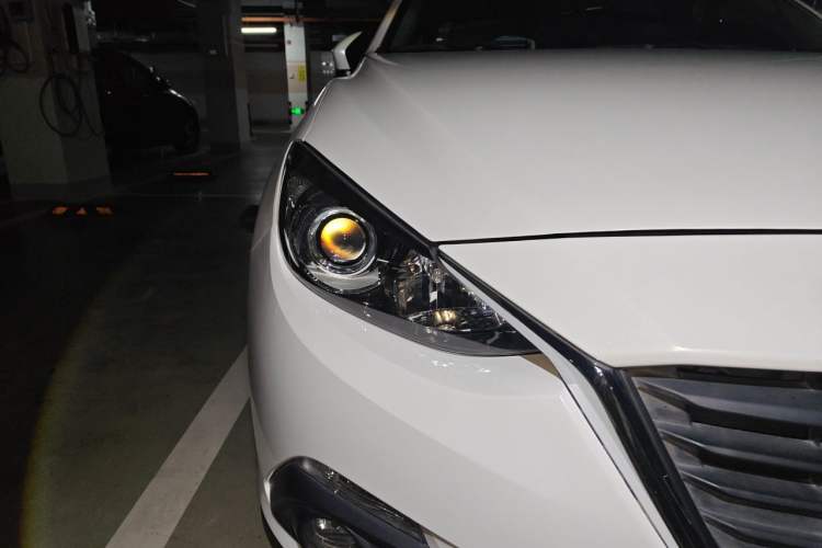 Used Mazda 3 Axela 2016 Sedan 2.0L Automatic Sport Model Right Front Headlight