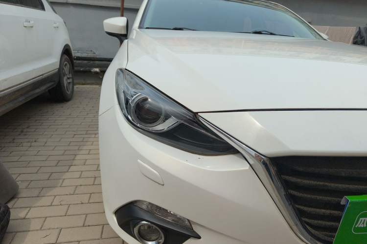 Used Mazda 3 Axela 2016 Hatchback 2.0L Automatic Flagship Model Right Front Headlight