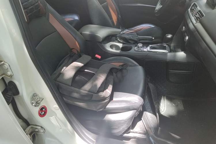 Used Mazda 3 Axela 2016 Sedan 1.5L Automatic Luxury Model Right Front Seat