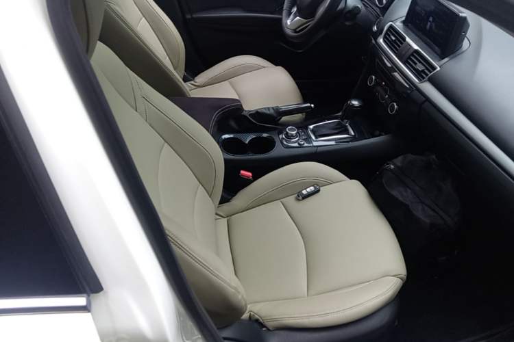 Used Mazda 3 Axela 2016 Sedan 1.5L Automatic Luxury Model Right Front Seat