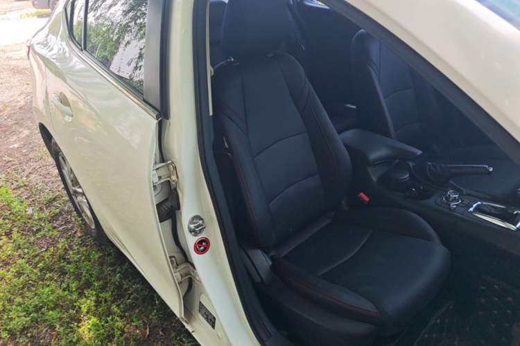 Used Mazda 3 Axela 2016 Sedan 1.5L Automatic Luxury Model Right Front Seat